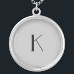 Collar Plateado Monograma inicial elegante Minimalista gris negro<br><div class="desc">Un regalo para ella. Un collar inicial monogramado que es elegante en su sencillez. Plata,  o plato plateado,  Gris y Negro. Cambie el inicial para personalizar para su destinatario.</div>