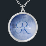 Collar Plateado Monograma Nombre color azul blanco color de agua t<br><div class="desc">Collar de color plata azul y blanco monogramado. Añade tu nombre y tu inicial. Hace un gran regalo de novia para las damas de honor,  un gran regalo de cumpleaños para ella,  o cualquier ocasión en la que ella quiera este collar de cestas.</div>
