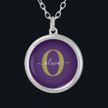 Collar Plateado Monograma personalizado Nombre del guión oro blanc<br><div class="desc">Este elegante monograma y el elegante diseño del nombre de la escritura se pueden dar como regalo para un cumpleaños, boda, ducha de novia, aniversario, Día de la Madre o cualquier ocasión. Se puede personalizar con el nombre y la inicial de la persona. Puede cambiar el tipo de letra, el...</div>