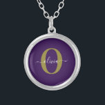 Collar Plateado Monograma personalizado Nombre del guión oro blanc<br><div class="desc">Este elegante monograma y el elegante diseño del nombre de la escritura se pueden dar como regalo para un cumpleaños, boda, ducha de novia, aniversario, Día de la Madre o cualquier ocasión. Se puede personalizar con el nombre y la inicial de la persona. Puede cambiar el tipo de letra, el...</div>