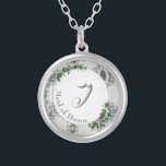 Collar Plateado Monogramado de encaje blanco y hojas de Rosa<br><div class="desc">El diseño presenta un monograma en un texto plateado elegante que se muestra en el centro contra un respaldo blanco. El fondo muestra la imagen de encaje blanco. Las hojas rosas verdes se colocan delicadamente en los bordes.</div>