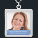 Collar Plateado Monumento conmemorativo del Día de la Madre Azul d<br><div class="desc">Usa este hermoso collar conmemorativo de fotos de la Madre de la Novia en tu día de boda para sentir el amor que compartiste con ella y mantenerla cerca en tu día especial. Añade tu propio texto especial, o usa la frase como se muestra "Sabemos que estarías aquí hoy si...</div>