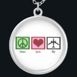 Collar Plateado Mosca del amor de la paz<br><div class="desc">Un signo de la paz,  corazón,  y un aeroplano. Esto es un regalo lindo para un piloto,  un asistente de vuelo,  o alguien que tiene gusto de viajar.</div>