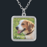 Collar Plateado Nombre personalizado de la foto del perro del<br><div class="desc">Diseño personalizado del nombre de la foto del perro del beagle y del perro - modifique este recuerdo para requisitos particulares con una foto cargada de su beagle el nombre del perro o añada su propio texto - amamos el "nombre del perro", el cumpleaños del perro o el día de...</div>