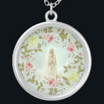 Collar Plateado Nuestra señora de Fátima subió la guirnalda floral<br><div class="desc">Ésta es una imagen hermosa de nuestra señora de Fátima rodeó por una guirnalda floral amarilla y rosada.</div>