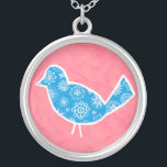 Collar Plateado Pájaro decorativo con patrones en fondo rosado<br><div class="desc">Megan Meagher creó esta encantadora pintura de un pájaro decorativo con motivos florales,  sobre un fondo rosado. ¿Tienes una pared vacía en tu guardería? ¡Esto sería una gran elección para llenarlo!</div>