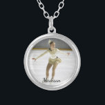 Collar Plateado Personalizada foto de encargo y nombre del<br><div class="desc">Su patinador amará este collar hermoso que ofrece la su foto y nombre (o el otro texto).  Hace finales perfecto del regalo de la estación para todo su trabajo duro - grande como regalo de un coche también.</div>