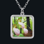 Collar Plateado Pink Lady Slipper Wild Orchid<br><div class="desc">Foto de Sandy Closs,  tomada en Lake Arrowhead Ga. Forma de deslizador rosa claro con venas rosadas más oscuras. Encontrados creciendo silvestre en el bosque,  bajo algunos pinos orquídeas de flores rosadas florales florales naturaleza boda simpatía primavera rosa de bosques</div>