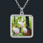 Collar Plateado Pink Lady Slipper Wild Orchid<br><div class="desc">Foto de Sandy Closs,  tomada en Lake Arrowhead Ga. Forma de deslizador rosa claro con venas rosadas más oscuras. Encontrados creciendo silvestre en el bosque,  bajo algunos pinos orquídeas de flores rosadas florales florales naturaleza boda simpatía primavera rosa de bosques</div>
