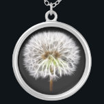 Collar Plateado Planta blanca de la flor del diente de león<br><div class="desc">Para más bién esto, visita Sobre este diseño: El diente de león es una planta perenne, herbácea con de largo, las hojas lanza-formadas. Son tan profundamente dentadas, ellas dieron a planta su nombre en viejo francés: el Abolladura-de-león significa el diente del león en viejo francés. La cabeza de flor puede...</div>
