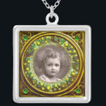 COLLAR PLATEADO PLANTILLA FOTOGRÁFICA FLORENCIA RENACIMIENTO FRUTA<br><div class="desc">Elegante,  clásico,  vibrante arte renacentista,  obra maestra de Bottega della Robbia ( Florencia - Italia ) en colores vivos marrón,  amarillo,  verde,  azul.</div>