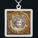 COLLAR PLATEADO PLANTILLA FOTOGRÁFICA FLORENCIA RENACIMIENTO FRUTA<br><div class="desc">Elegante,  clásico,  vibrante arte renacentista,  obra maestra de Bottega della Robbia ( Florencia - Italia ) en colores vivos marrón,  amarillo,  verde,  azul.</div>