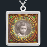 COLLAR PLATEADO PLANTILLA FOTOGRÁFICA FLORENCIA RENACIMIENTO FRUTA<br><div class="desc">Elegante,  clásico,  vibrante arte renacentista,  obra maestra de Bottega della Robbia ( Florencia - Italia ) en colores vivos marrón,  amarillo,  verde,  azul.</div>