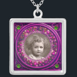 COLLAR PLATEADO PLANTILLA FOTOGRÁFICA FLORENCIA RENACIMIENTO FRUTA<br><div class="desc">Elegante,  clásico,  vibrante arte renacentista,  obra maestra de Bottega della Robbia ( Florencia - Italia ) en colores vivos rojo,  fucsia,  verde,  morado,  rosa,  violeta .</div>