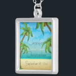 Collar Plateado Playa tropical y palmeras Boda Memento<br><div class="desc">Un recuerdo para las recién casadas o como regalo de agradecimiento para la fiesta nupcial, un diseño tropical con un ilustracion de playa con palmeras y cocos. El texto es totalmente personalizable para los detalles de su propia ocasión especial. Este collar memento se coordina con la colección Boda Tropical Beach...</div>