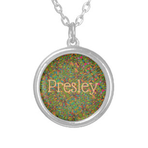Collar Plateado Presley name con fondo de arte abstracto verde