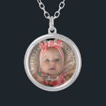 Collar Plateado Primera nieta de foto de nieta<br><div class="desc">Regalo de la abuela. Foto de Abuelo y Nombre. "Primera nieta"</div>