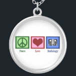 Collar Plateado Radiología de amor por la paz<br><div class="desc">Una señal de paz,  un corazón y una radiografía. Un lindo regalo para un radiólogo.</div>