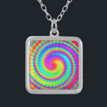 Collar Plateado Retro Tie Dye Hippie Psicodélico<br><div class="desc">Este diseño grooval presenta un arcoiris brillante y giratorio de colores en un patrón de tintes. Es un diseño divertido y retro para los hippies/bohemios amantes de la paz que aman los años 60,  70 y el color psicodélico.</div>