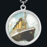 Collar Plateado RMS titánico<br><div class="desc">Poster del revestimiento marino del vintage para el RMS Titanic, 1912 de la línea blanca de la estrella.</div>
