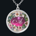Collar Plateado Rosas SALVAJES CON PIEDRA DE GIMNASIO DE FUCHSIA R<br><div class="desc">Elegante, elegante y clásico diseño floral. Hermosos rosas de perros de color rosa con una brillante fucsia amethyst gem stone .3D y elaboración digital al estilo vintage de Bulgan Lumini (c) Fácil de personalizar con sus iniciales y propio texto como invitación de ceremonia de bodas, tarjetas de lugar, salven la...</div>