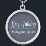 Collar Plateado Sigue hablando de diagnosticar a tu médico<br><div class="desc">Sigan hablando,  les estoy diagnosticando un gracioso regalo sarcástico perfecto para el especialista en ficología en su vida.</div>