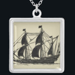 Collar Plateado Silhouette de barco con velas de barrido<br><div class="desc">Hermosa silueta de un barco de vela con veleros que cuelgan. Incluso se pueden ver algunas cifras en la cubierta,  monitoreando el progreso del barco o simplemente disfrutando de la brisa marina fresca. ¡Todo aquel que ame el mar debería comprar esta pieza!</div>