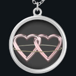 Collar Plateado Símbolo pagano de la boda<br><div class="desc">Dos corazones rosados rodeados por un anillo de oro,  el amor de simbolización rosado del color,  el romance,  la armonía del honor y la amistad. El círculo que ata los dos corazones juntos. Camisetas y regalos paganos del símbolo de la boda.</div>