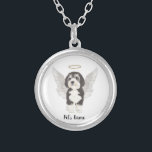 Collar Plateado Simpatía de Bernedoodle Dog<br><div class="desc">Hay algunos que traen una luz tan grande al mundo, que aun después de que se hayan ido, su luz permanece. Deje que un collar dulce le traiga consuelo a su pesado corazón mientras se toma un momento para recordar a su querido Bernedoodle. Para los regalos más reflexivos, hay que...</div>