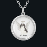 Collar Plateado Simpatía de Tricolor Cavalier King Charles Spaniel<br><div class="desc">Hay algunos que traen una luz tan grande al mundo, que aun después de que se hayan ido, su luz permanece. Deje que un collar dulce le traiga consuelo a su corazón pesado mientras se toma un momento para recordar a su querido rey charles spaniel de caballería negro, blanco y...</div>