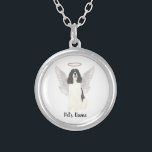 Collar Plateado Simpatía española de Black & White Springer<br><div class="desc">Hay algunos que traen una luz tan grande al mundo, que aun después de que se hayan ido, su luz permanece. Deje que un collar dulce le traiga consuelo a su pesado corazón mientras se toma un momento para recordar su querido espécimen blanco y negro. Para los regalos más reflexivos,...</div>