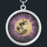 Collar Plateado *~* Sky Cosmos Universe Stars Luna Lunar<br><div class="desc">* Energy Enhanced Lunar Cosmos Celestial Luna Space diseño Silver Plated Necklace. Este es un diseño de un Relieve metalizado dorado falso y falso espantoso y Luna Negra con una suave ráfaga Pastel de luz reflectante sobre un cielo violeta de fondo. Hay una representación abstracta del espacio al usar Gold...</div>