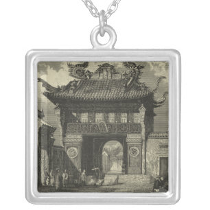 Collar Plateado Templo imperial asiático en blanco y negro