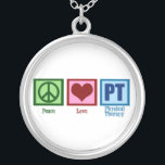 Collar Plateado Terapeuta físico del amor de la paz<br><div class="desc">Un signo de la paz,  corazón,  y las letras pinta para la terapia física.</div>