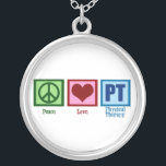 Collar Plateado Terapeuta físico del amor de la paz<br><div class="desc">Un signo de la paz,  corazón,  y las letras pinta para la terapia física.</div>
