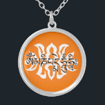 Collar Plateado Tibetano Seis Verdaderas Palabras Mantra/Om Mamáes<br><div class="desc">Hermoso regalo tibetano significativo de budismo con bendiciones de todos modos. Las grandes seis palabras verdaderas: Om Mamáes Ni Pad Me Hum es el mantra más común en el Tíbet, recitado por budistas, pintado o tallado en rocas, ruedas de oración o cráneos de yak y visto alrededor del Tíbet muy...</div>