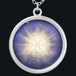 Collar Plateado *~* Tótem dorado - Rayos sagrados de luz geométric<br><div class="desc">JOYA CON INTENCIÓN (R) - Joyas con un Enérgico Mejoramiento. Triángulo de Geometría Sagrada Mandala y Tercer Ojo más vigas de luz y energía. Como sanador profesional de la energía espiritual a distancia desde 2001, he aprendido, desarrollado y utilizado el poder de la intención de sanar la energía. Toda mi...</div>