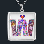 COLLAR PLATEADO VALENTINE VENETIAN MASQUERADE MONOGRAM W CARTA<br><div class="desc">Letra W alfabeto diseño inicial con corazón. Espectáculo vibrante y artístico con confeti colorido...  Amor mítico entre Harlequin y Columbine,  pintura acrílica inspirada en máscaras de plumas venecianas y Commedia dell'arte - Venecia. Colores verdes color rosa rosa violeta claro.</div>