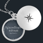 Collar Plateado Verso de la Biblia: Mi amado es mío y yo soy suyo<br><div class="desc">Verso de la Biblia: Mi Amado es mío y yo soy el suyo. Hermoso versículo romántico de la biblia en pizarra negra vintage con bordes de luz bokeh. Escritura de Song of Solomon. Perfecto para bodas,  aniversarios,  etc.</div>