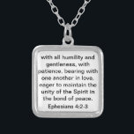 Collar Plateado Verso de la biblia sobre el amor para la boda o la<br><div class="desc">Escritura sobre el amor para la boda o boda del verso de la biblia "con toda la humildad y gentleness,  con paciencia,  transporte el uno con el otro en el amor,  impaciente mantener la unidad del alcohol en el enlace de la paz.  4:2 de Ephesians - 3"</div>