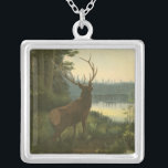 Collar Plateado Vista posterior de Elk mirando un lago<br><div class="desc">¿Vives lejos de la naturaleza? Esta hermosa imagen clásica da una impresión de tranquilidad y los colores del alce son exactos,  lo que hace que esta imagen sea muy realista. Obtén este arte de estilo natural en tus productos favoritos.</div>
