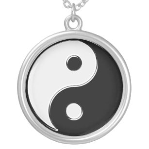 Collar Plateado Yin Yang en blanco y negro