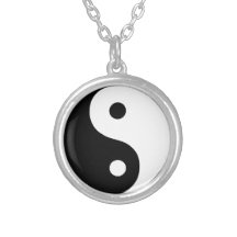 Collar plateado Yin Yang tradicional