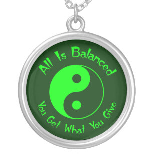 Collar verde de Yin Yang de la balanza