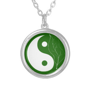 Collar verde de Yin Yang de la hoja