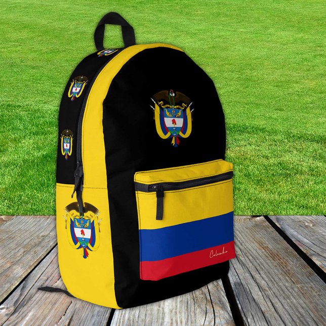 Colombia, mochila negra, bandera colombiana patrió (Subido por el creador)