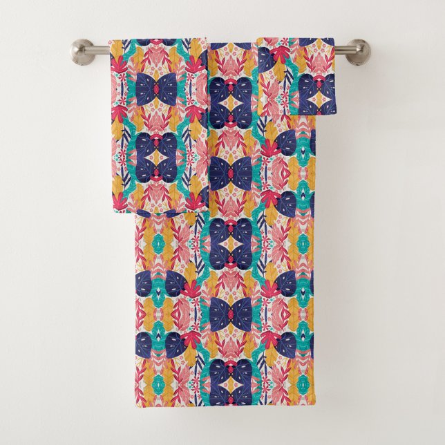 Colorful geometric-patterned towels hang  (Subido por el creador)