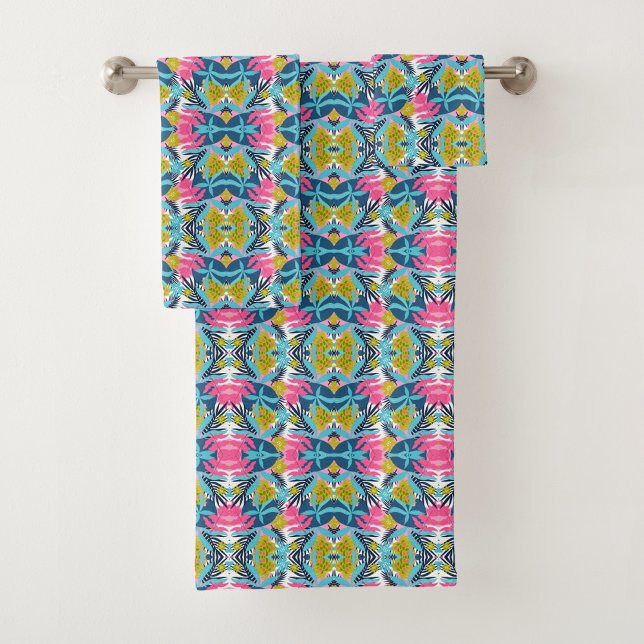 Colorful towel set with vibrant geometric pattern  (Subido por el creador)