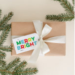 Colorida etiqueta de regalo merry y Bright Type<br><div class="desc">El estilo retro, textural, con colores coloridos y festivos, difunde la alegría de las vacaciones modernas en esta temporada con estas etiquetas de regalo de relleno y en blanco que se unen con el doble de coordinación. Perfecto para cualquier regalo de paquetes a botellas de vino, llénelas cuando las necesite...</div>