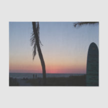 Colorida puesta de sol tropical sobre papel tisula